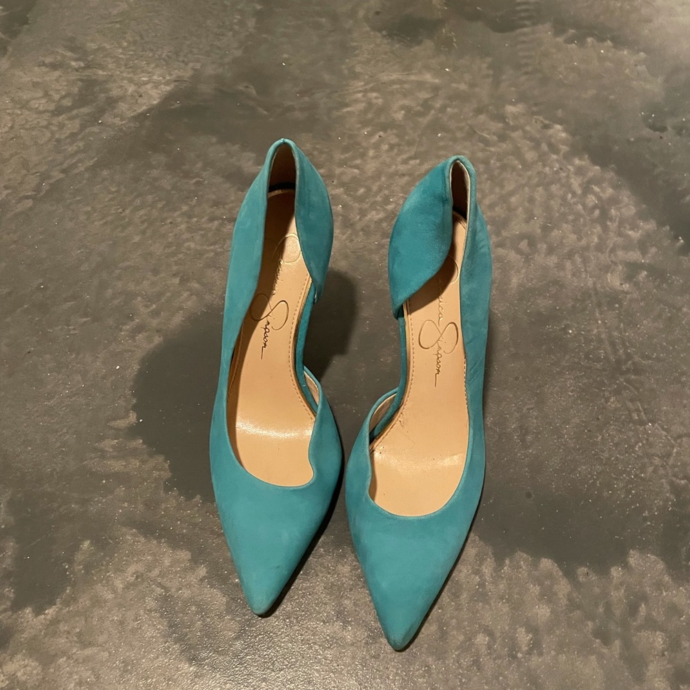 Pointed toe heels